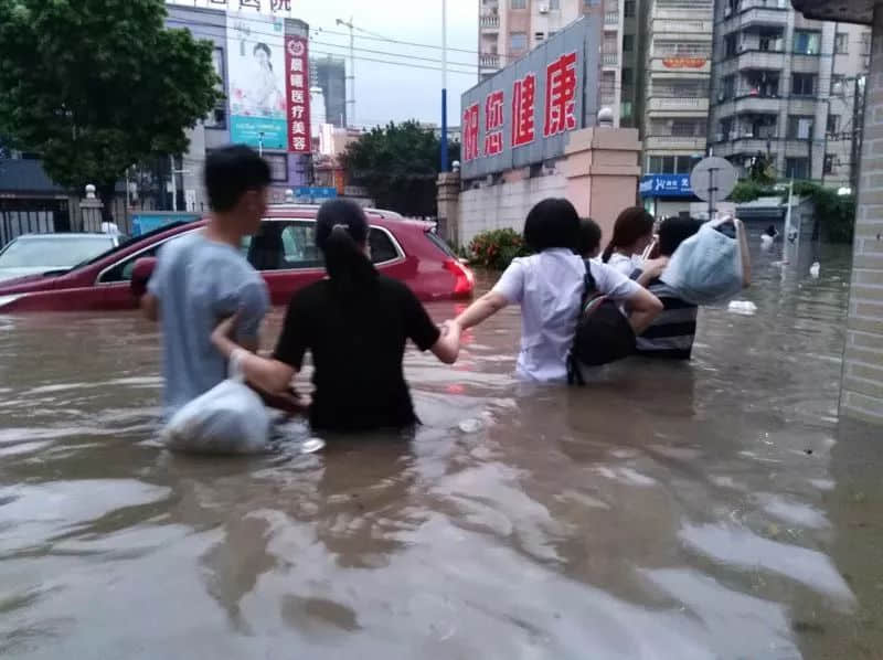 洪水凶猛，三院全面告急；众志成城，齐力抗灾保平安！