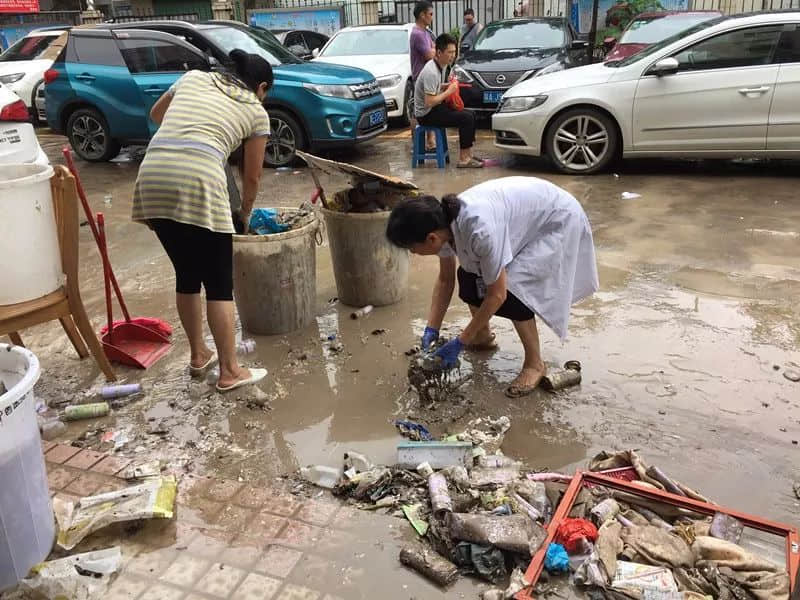 洪水凶猛，三院全面告急；众志成城，齐力抗灾保平安！