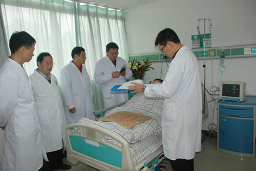 广药附属三院爱心救助重病流浪患者 广药附属三院爱心救助重病流浪患者