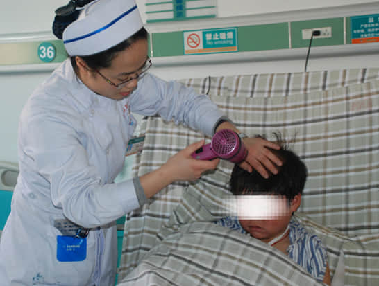 受虐儿在广药三院获得精心照护 受虐儿在广药三院获得精心照护