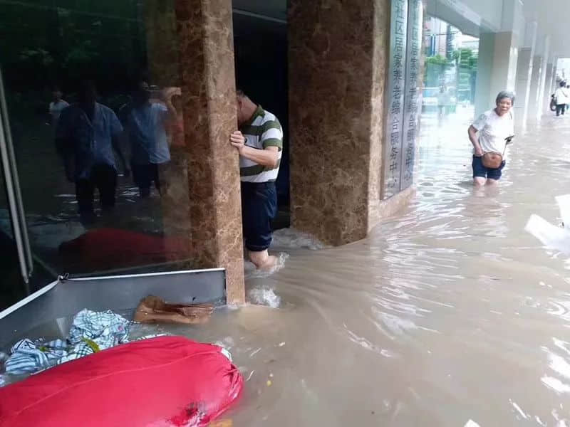 洪水凶猛，三院全面告急；众志成城，齐力抗灾保平安！