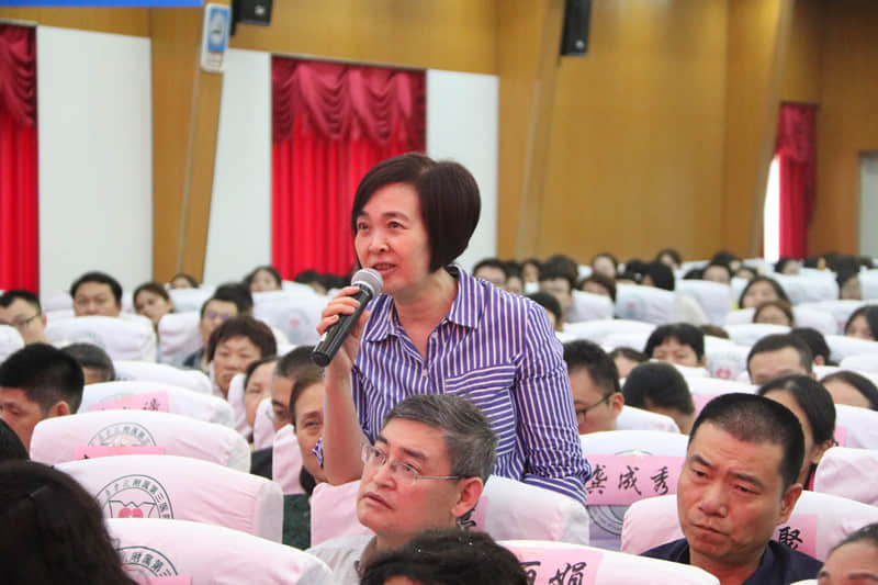 加强政策培训,切实服务患者。 加强政策培训,切实服务患者。