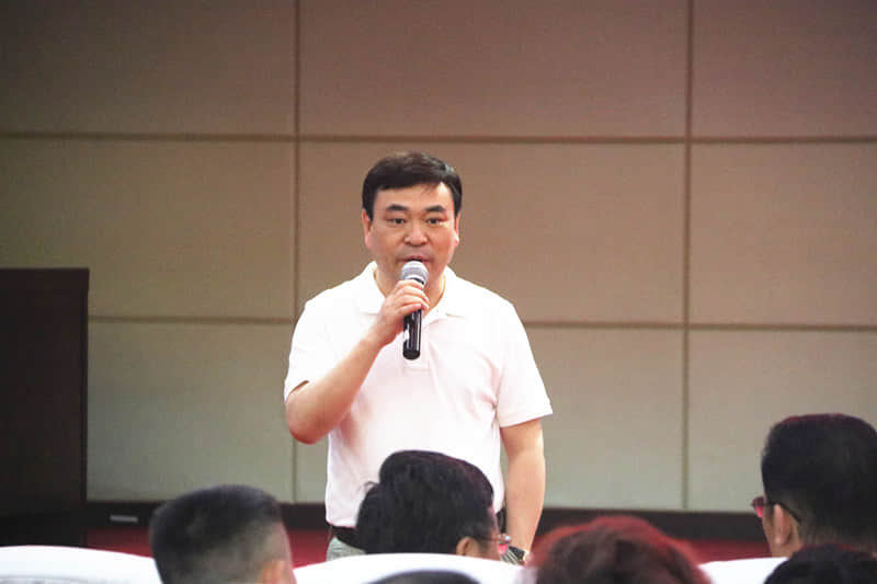 加强政策培训,切实服务患者。 加强政策培训,切实服务患者。