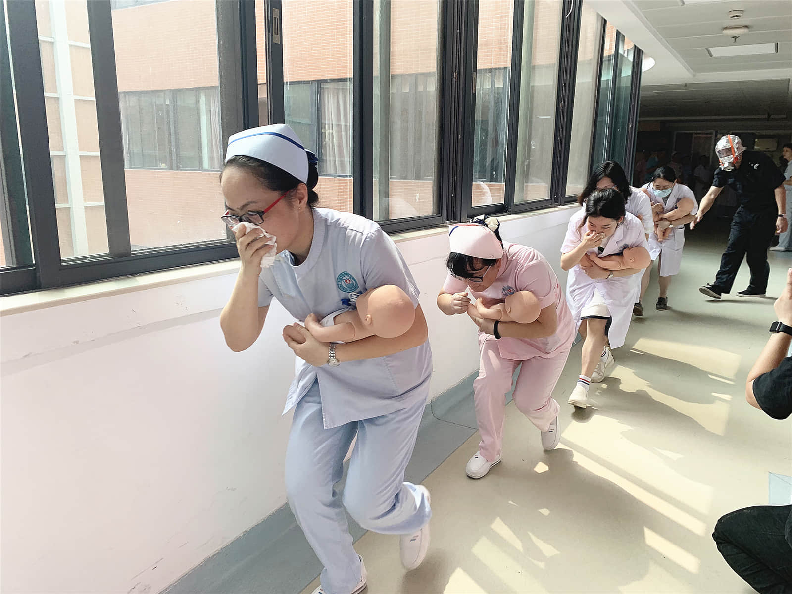 防患未“燃” — 广药三院组织消防应急疏散演练 防患未“燃” — 广药三院组织消防应急疏散演练