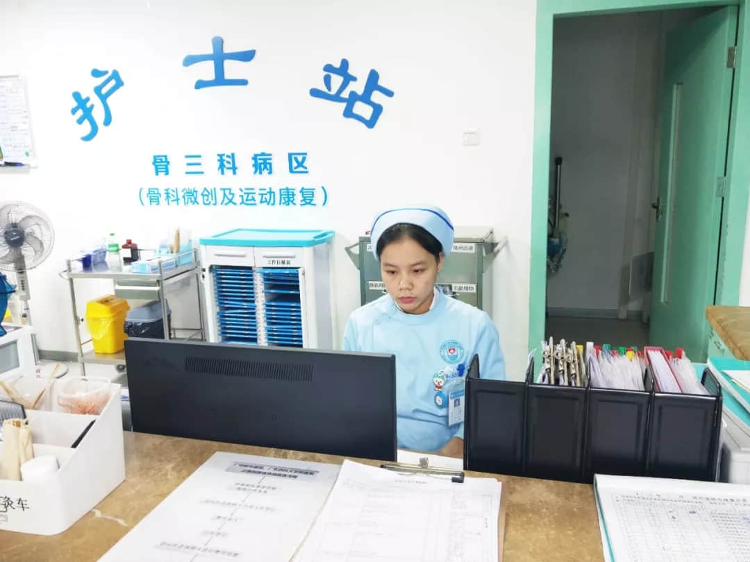 护士不论男女,他们都是“最美”的天使 护士不论男女,他们都是“最美”的天使