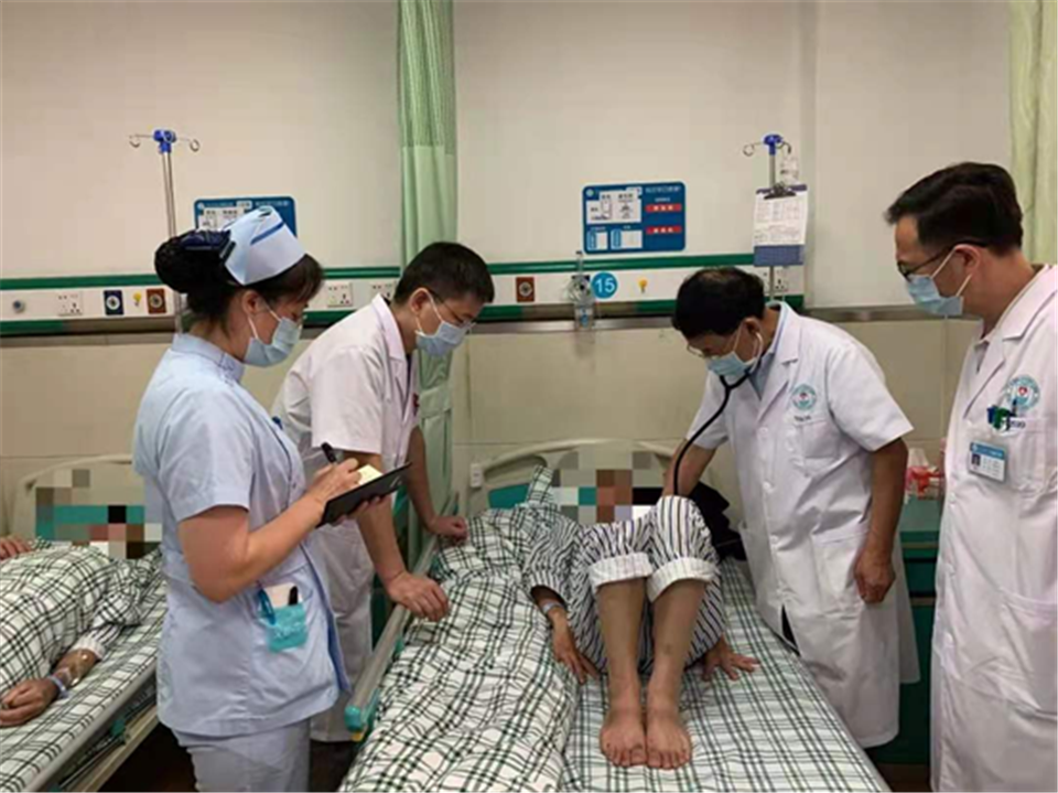 徐老伯患癌脾气狂躁,医生先心理疏导后治病 徐老伯患癌脾气狂躁,医生先心理疏导后治病