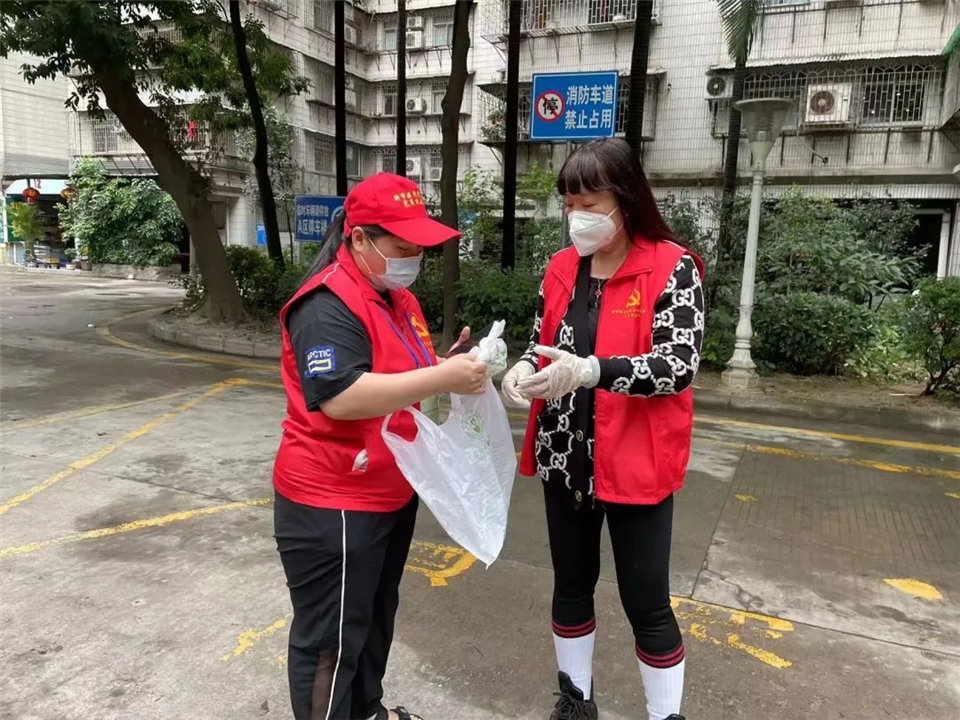 共抗疫情,送药到家|在战疫中温暖坚守的“跑腿”志愿者们 共抗疫情,送药到家|在战疫中温暖坚守的“跑腿”志愿者们