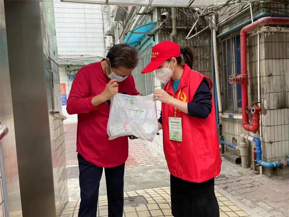 共抗疫情,送药到家|在战疫中温暖坚守的“跑腿”志愿者们 共抗疫情,送药到家|在战疫中温暖坚守的“跑腿”志愿者们