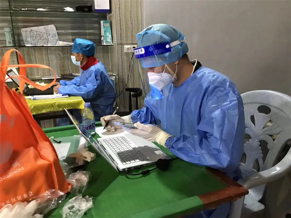 封控不封爱!这支10人临时医疗队,是街坊健康的“守门人” 封控不封爱!这支10人临时医疗队,是街坊健康的“守门人”