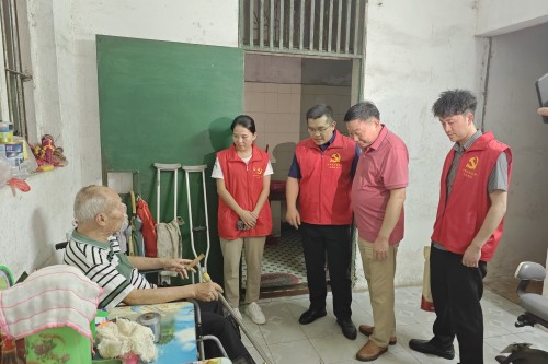 我院走访辖内困难党员及群众
