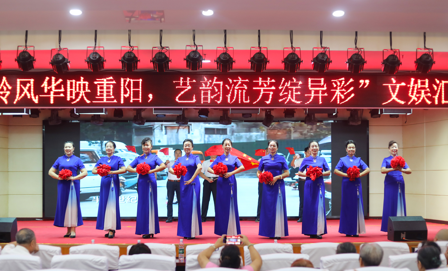 火爆!400名长者演出共聚,秀出银龄“Young”! 火爆!400名长者演出共聚,秀出银龄“Young”!