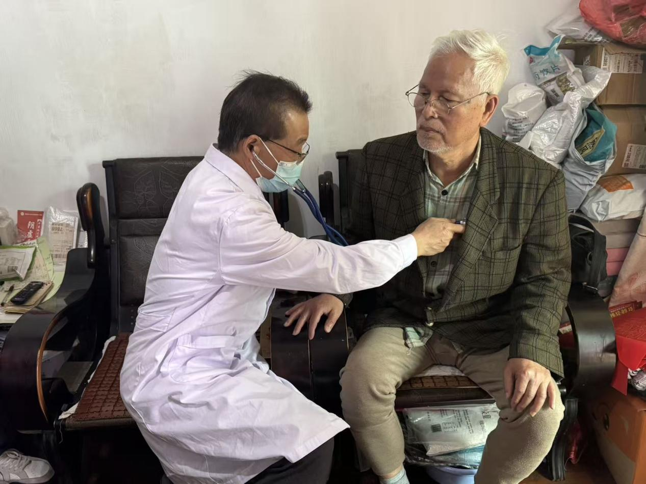 新春慰问暖人心 服务群众护安康