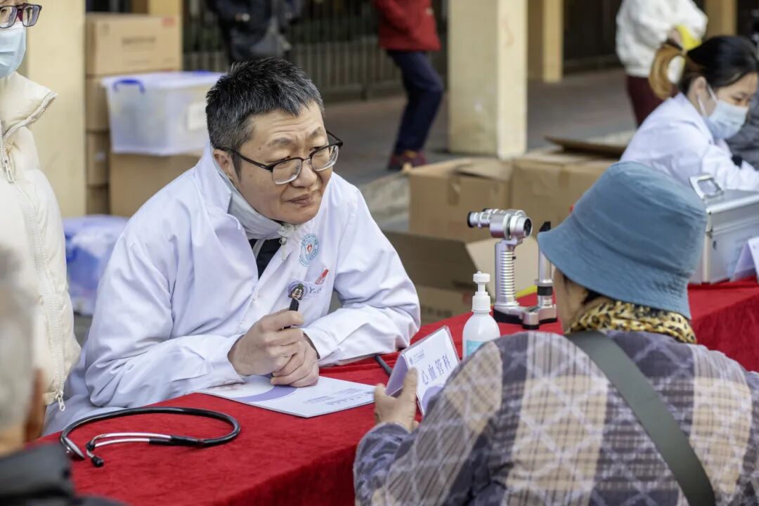 医心为民,健康同行 | 我院医疗队走进南悦花苑,开展暖心义诊 医心为民,健康同行 | 我院医疗队走进南悦花苑,开展暖心义诊