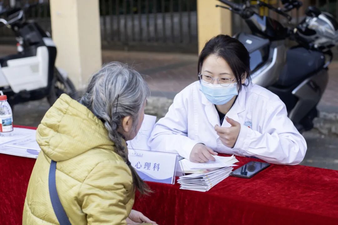 医心为民,健康同行 | 我院医疗队走进南悦花苑,开展暖心义诊 医心为民,健康同行 | 我院医疗队走进南悦花苑,开展暖心义诊