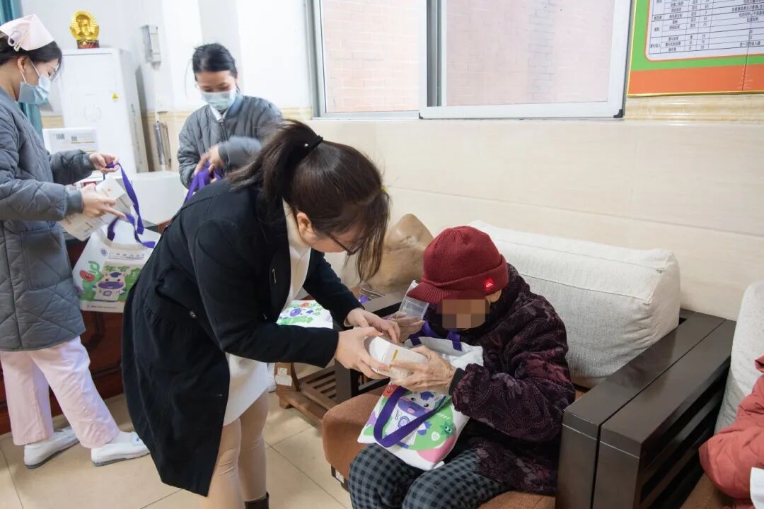 党建引领送温情,我院为颐养院长者送上冬日关怀 党建引领送温情,我院为颐养院长者送上冬日关怀