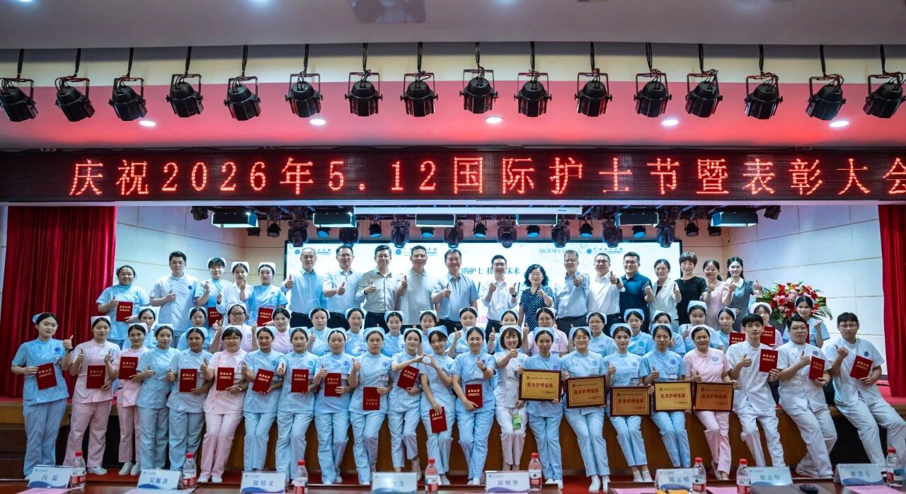 5·12护士节 | 一顶燕尾,N种角色,病房里,她们选择这样温柔守护 5·12护士节 | 一顶燕尾,N种角色,病房里,她们选择这样温柔守护
