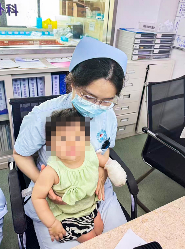 5·12护士节 | 一顶燕尾,N种角色,病房里,她们选择这样温柔守护 5·12护士节 | 一顶燕尾,N种角色,病房里,她们选择这样温柔守护