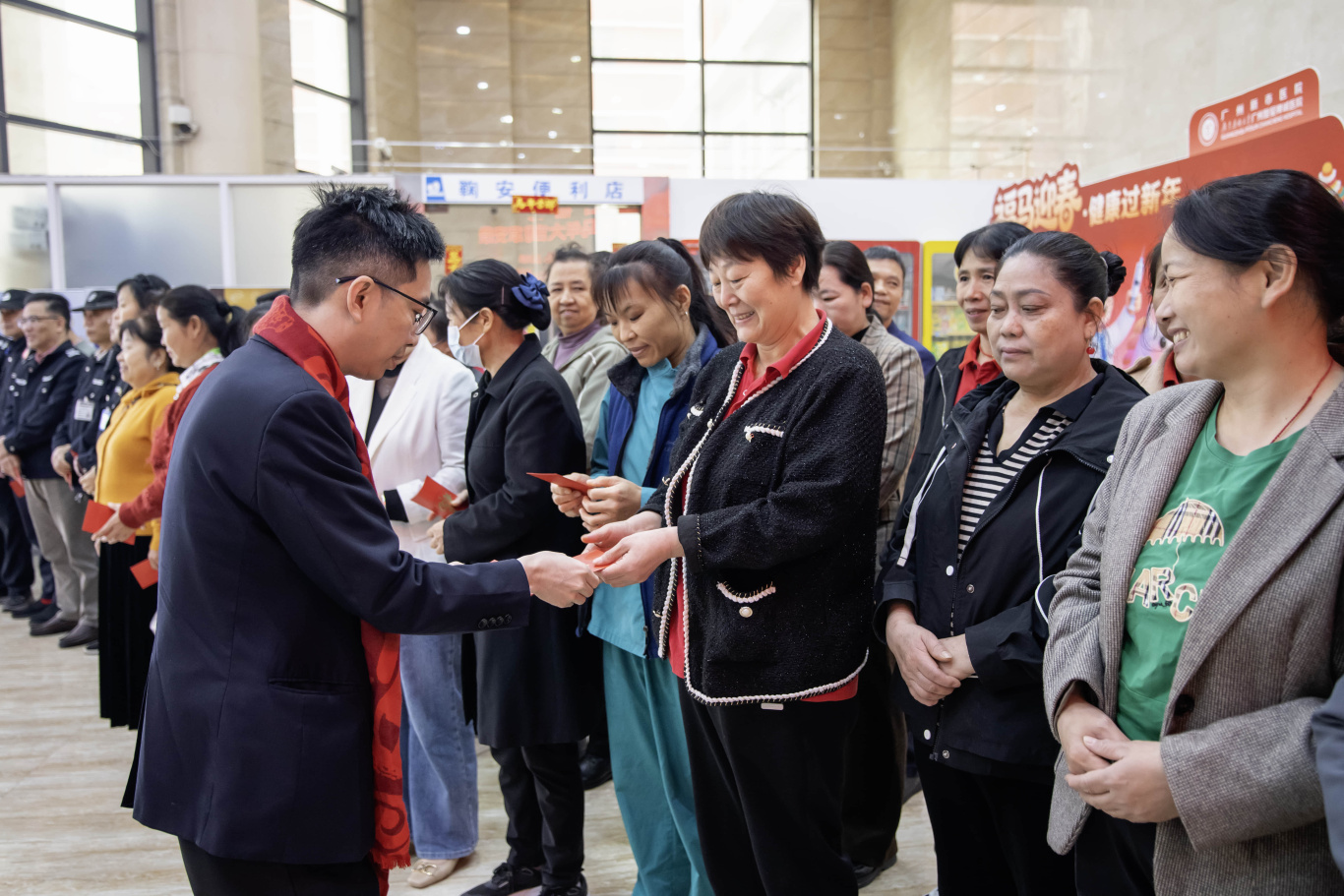 新春送暖  |  院领导新春走访慰问一线医务人员及住院患者