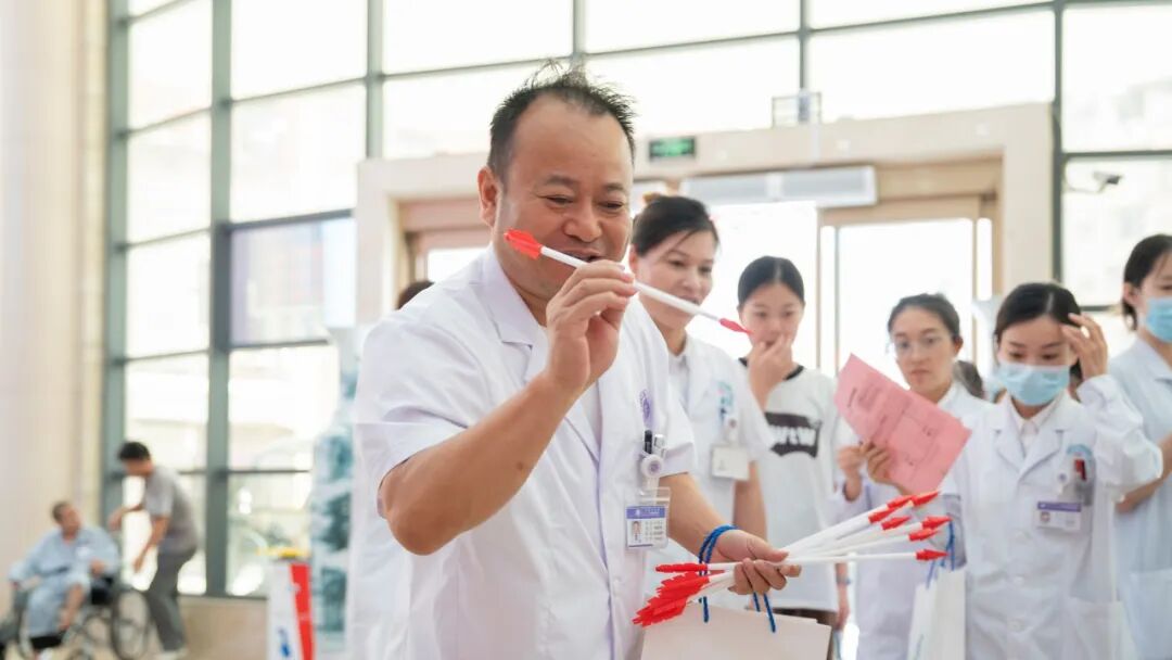 医师节活动 | 这一天，他们突然放慢脚步......