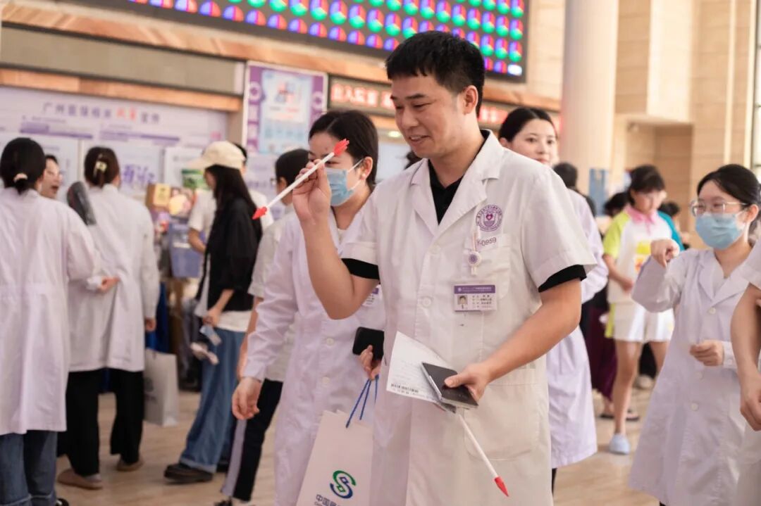 医师节活动 | 这一天，他们突然放慢脚步......