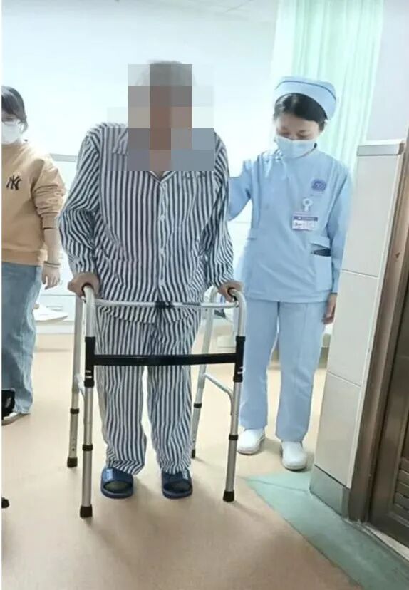 打破“高龄手术禁区”！我院骨外科一区助多位高龄老人重拾站立希望